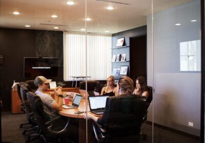 Blog People sitting in a meeting room with laptops